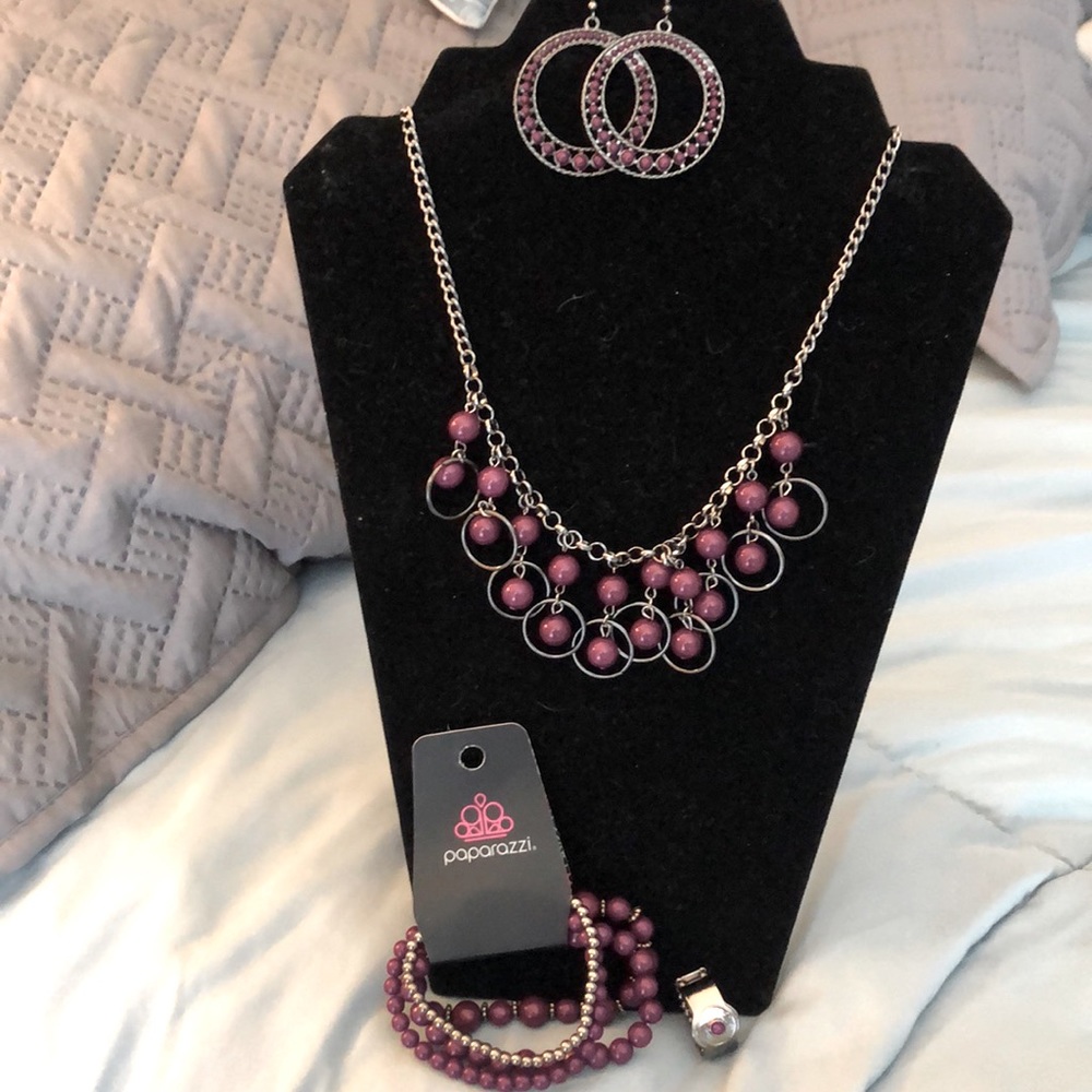Paparazzi Fashion Necklace Set! Going out of biz